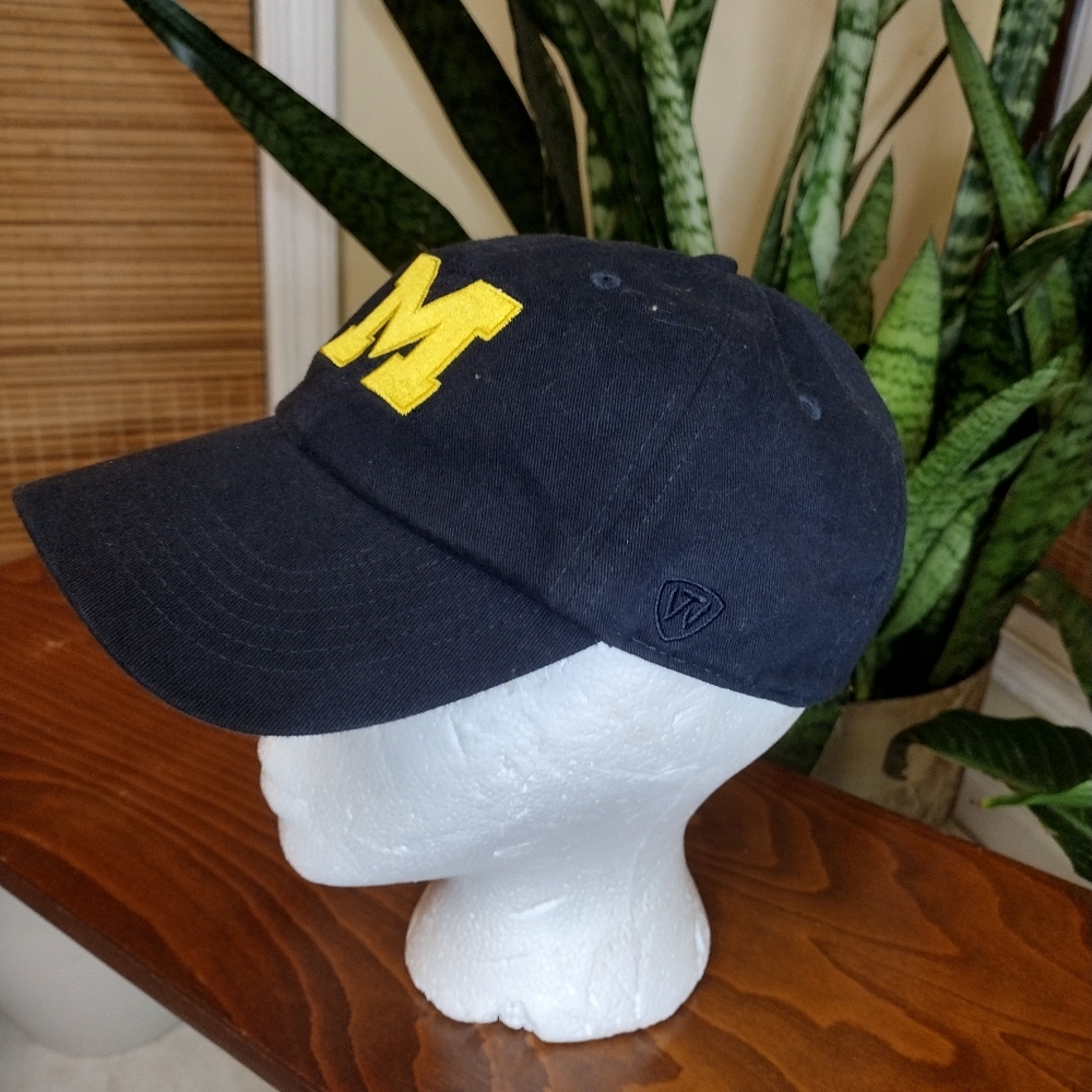 Michigan Wolverines Cap. - Picture 2 of 3